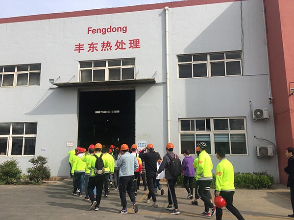 青島科技大學(xué)組織學(xué)生來青島豐東熱處理參觀學(xué)習(xí)