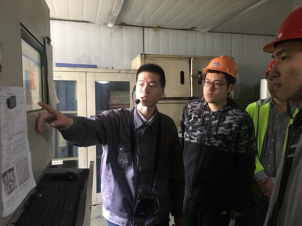 青島科技大學(xué)組織學(xué)生來青島豐東熱處理參觀學(xué)習(xí)